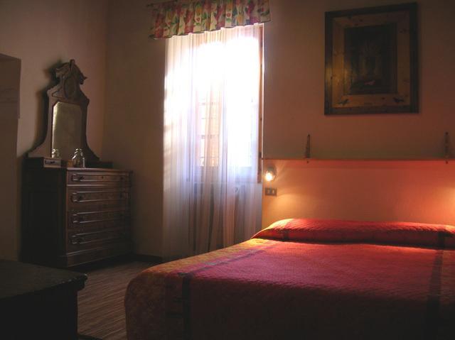 Bed and Breakfast Le Camelie Brissago-Valtravaglia Habitación foto